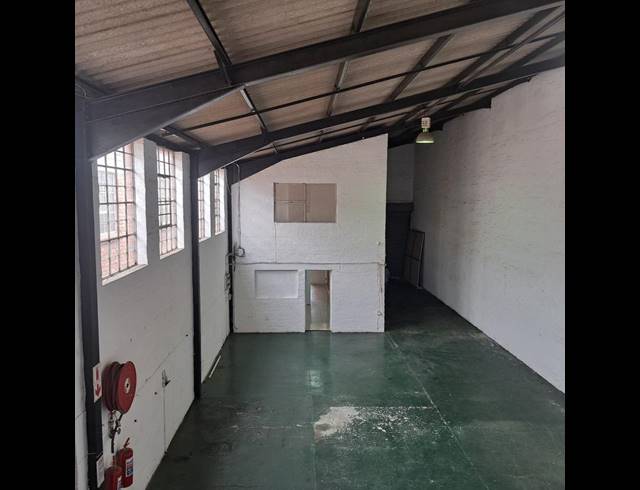 INDUSTRIAL PROPERTY TO RENT IN NORTH END